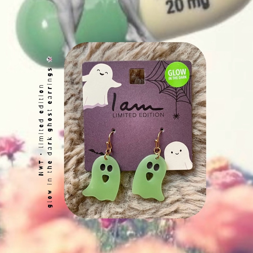🆕 🎉 limited edition glow in the dark dangling ghost earrings 👻
